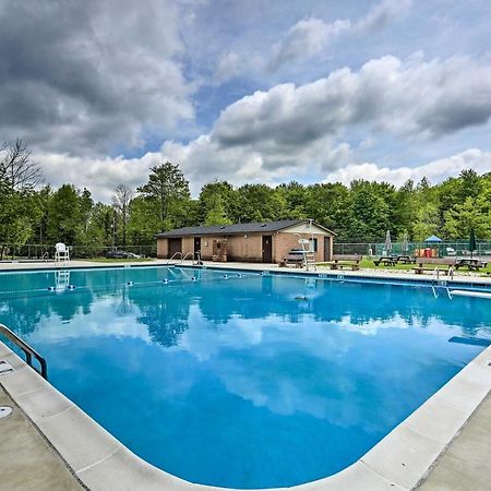 Cozy Arrowhead Lake Home With Sunroom And Pool Access! Pocono Lake Exterior photo