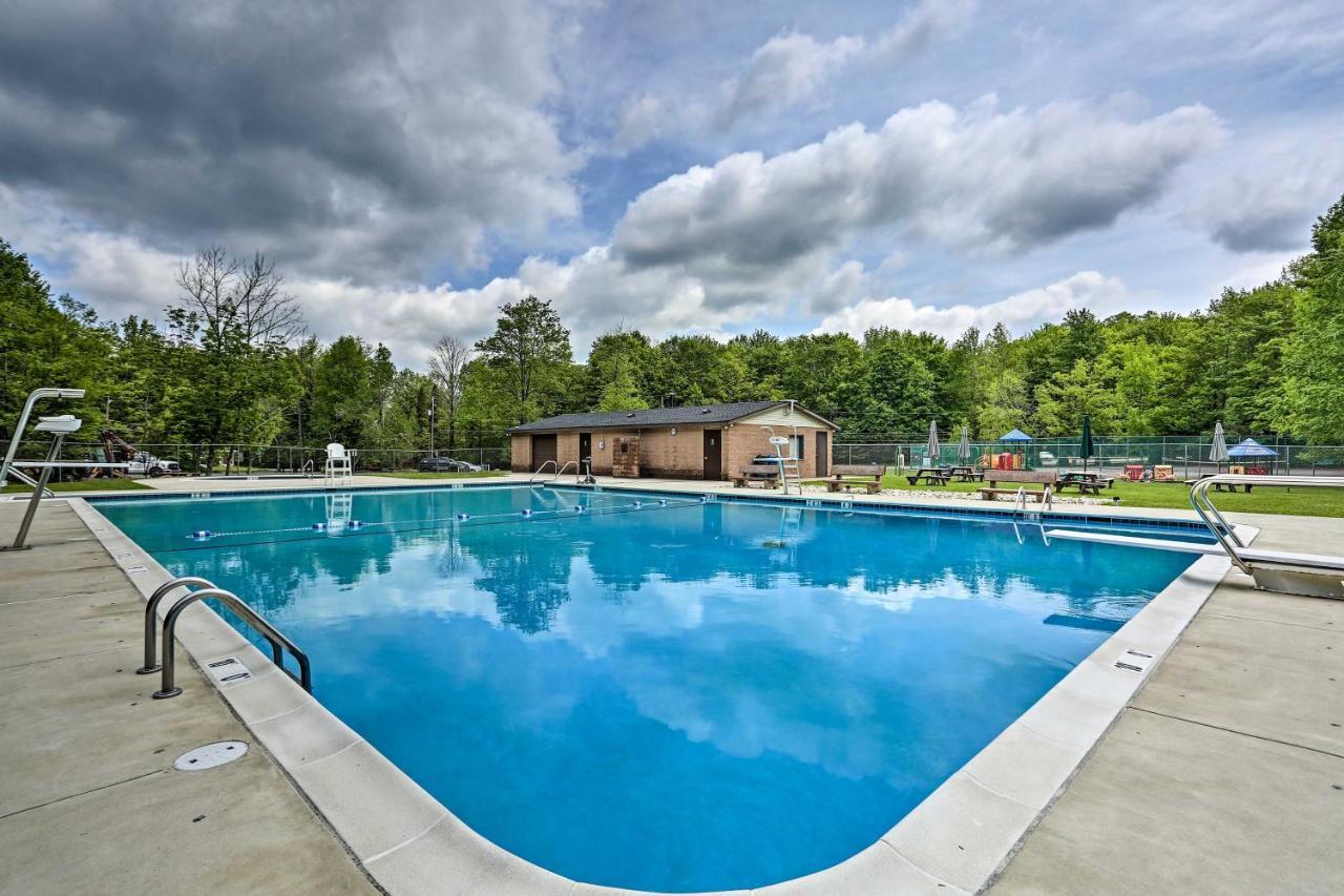 Cozy Arrowhead Lake Home With Sunroom And Pool Access! Pocono Lake Exterior photo